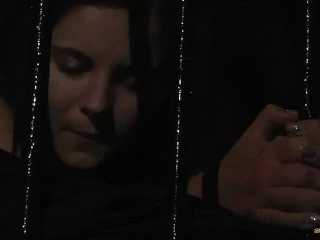 النشوة والبكاء من الألم في عبودية BDSM